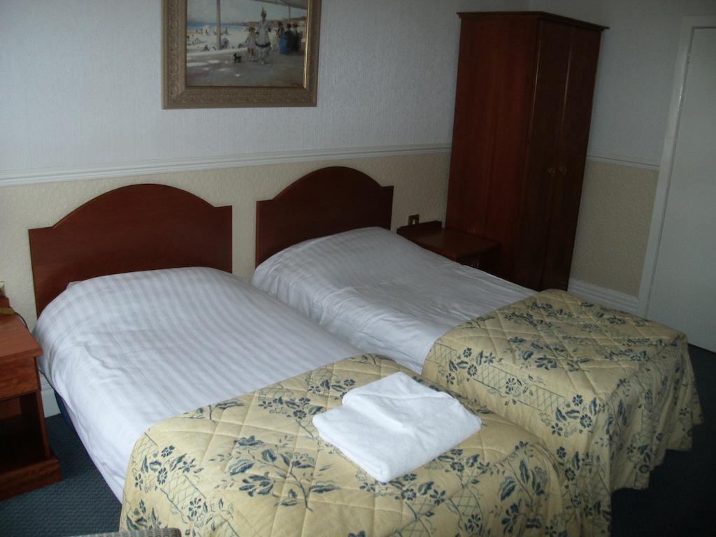 Clarkes Hotel Barrow In Furness Zimmer foto